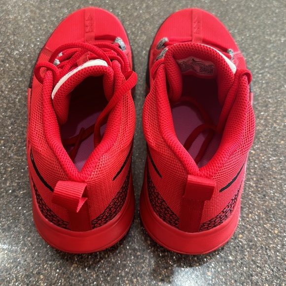 Nike Kyrie Flytrap VI 6 Red Kids size - Picture 13 of 15